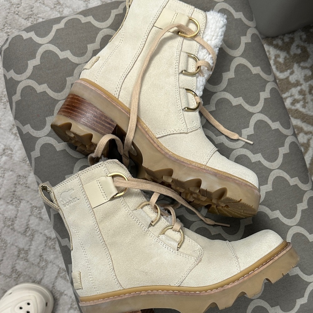 Sorel Women's Tan Combat Boots
